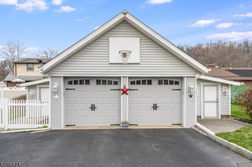 2065 Prospect Ave, Scotch Plains NJ 07076-1369 exterior