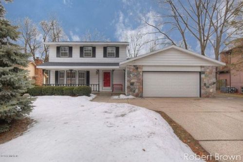4710 Chalet Ln, Wyoming, MI