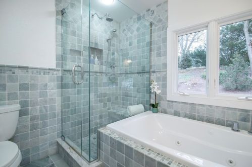 1110 Amostown Rd, West Springfield MA 01089-4309 exterior