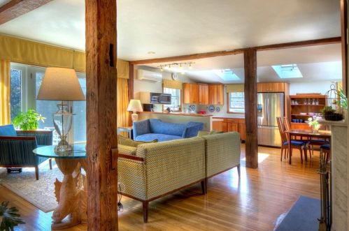 162 Rhode Is Ave, Middletown RI 02840-2761 exterior