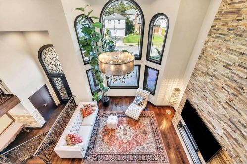 795 Kearny Dr, Valley Stream NY 11581-3624 exterior