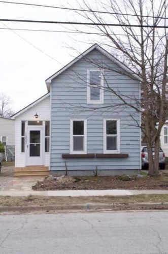 1007 Hamilton Ave, Grand Rapids, MI 49504-4217