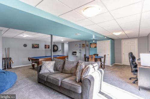 1121 Sunwood Ln, Lancaster PA  17601-7104 exterior