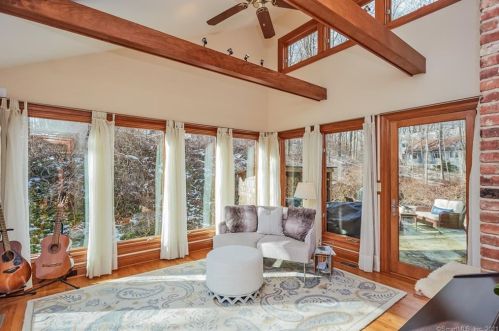 303 Mamanasco Rd, Ridgefield CT 06877-2425 exterior