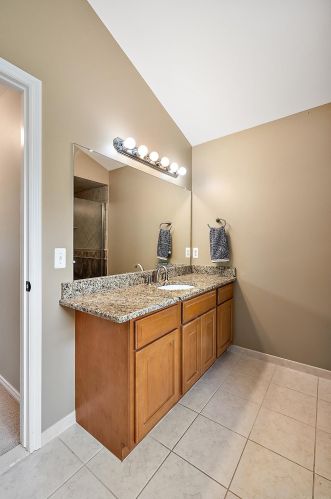 21192 Strawberry Hills Dr, Macomb Township MI 48044-2277 exterior