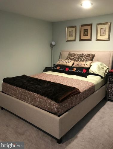 8708 Camden St, Alexandria VA 22308-2318 exterior