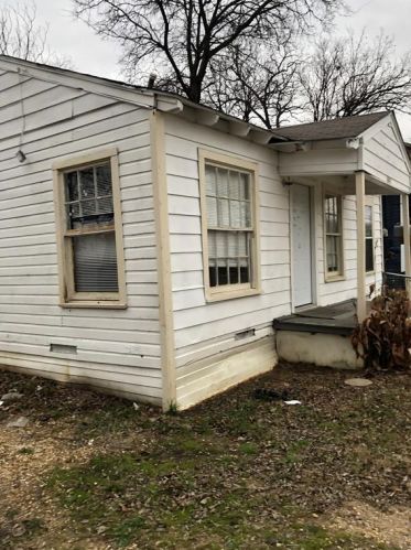 4411 Cardinal Dr, Dallas TX  75216-6527 exterior