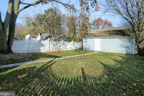 302 2nd St, Hummelstown PA  17036-1709 exterior