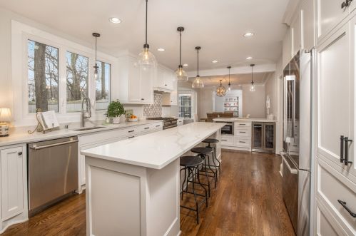 405 Daphne Rd, Milwaukee WI  53217-4242 exterior