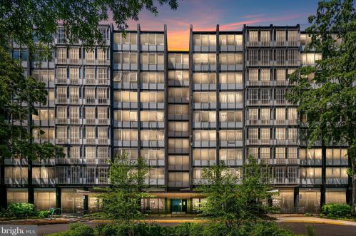 1301 Delaware Ave, Washington DC  20024-3929 exterior