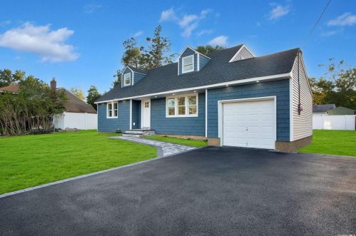 27 Larry Dr, Commack, NY 11725-3305