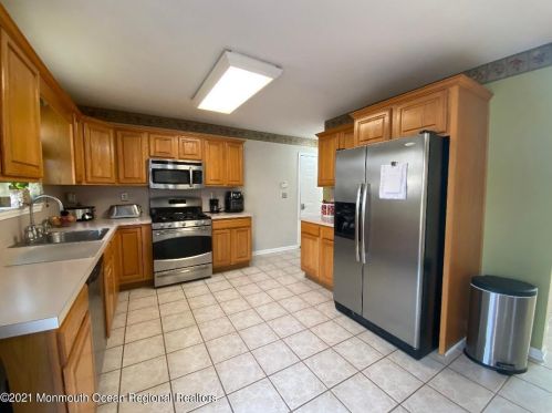 57 Dunham Ave, Edison NJ 08817-3362 exterior