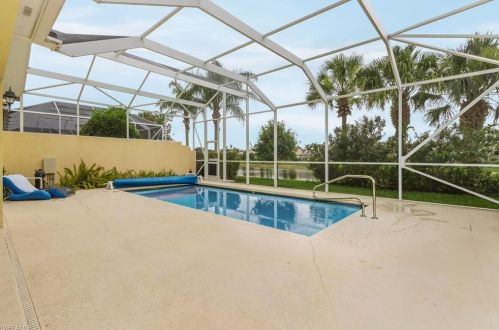 7923 Valentina Ct, Naples FL  34114-2690 exterior