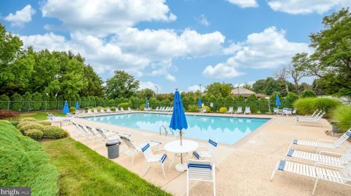 306 Foxcroft Cir, Limerick PA 19468-1538 exterior