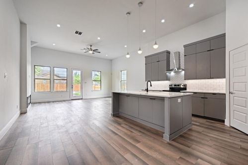 3903 Bernal Dr, Dallas TX 75212-3302 exterior