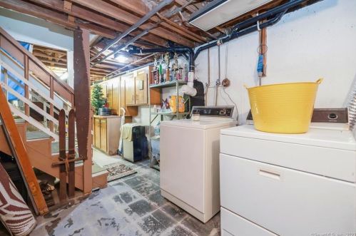 17 Shady Oak Dr, Enfield CT 06082-2311 exterior