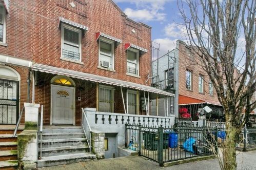 1438 Taylor Ave, Bronx, NY 10460-3774