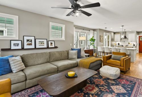 1735 Warren Ave, Milwaukee WI  53202-1616 exterior