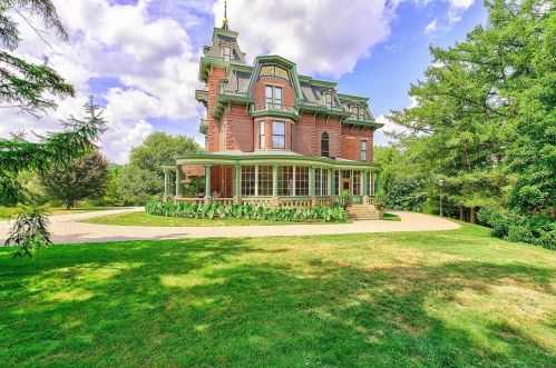 5501 Elgin St, Pittsburgh PA 15206-1432 exterior