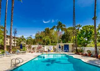 285 Barrington Ave, Los Angeles CA  90049-3366 exterior