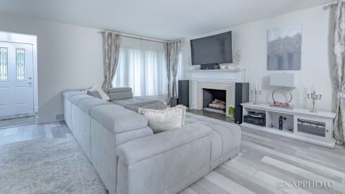 6067 Caldwell Ave, Chicago IL  60646-4835 exterior