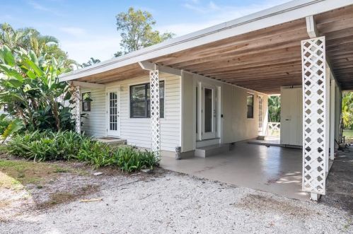 1266 Michigan Ave, Naples FL 34103-3873 exterior