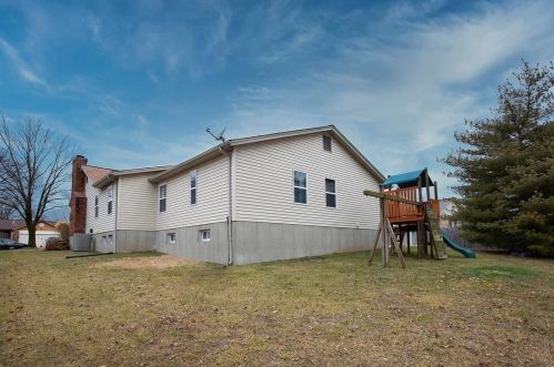 4836 Daltrey Ct, Saint Louis MO 63129-1656 exterior