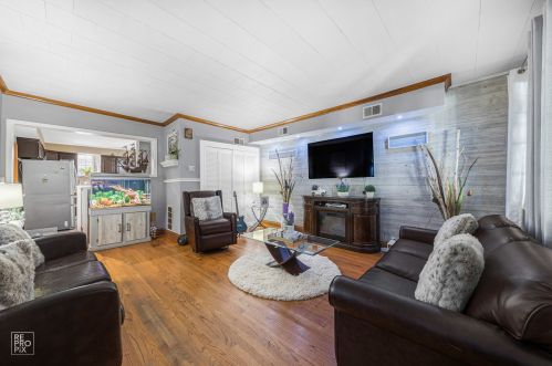 5245 Tripp Ave, Chicago IL 60632-4606 exterior