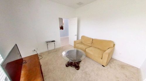 898 Curtis St, Fort Pierce FL 34983-1935 exterior