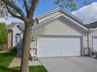 892 Kimberly Ln, Chanhassen, MN 55317-9705