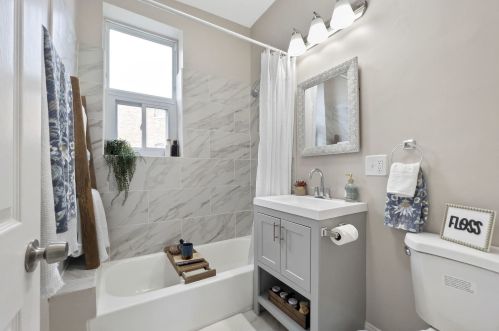 715 Harding Ave, Chicago IL 60655-3748 exterior