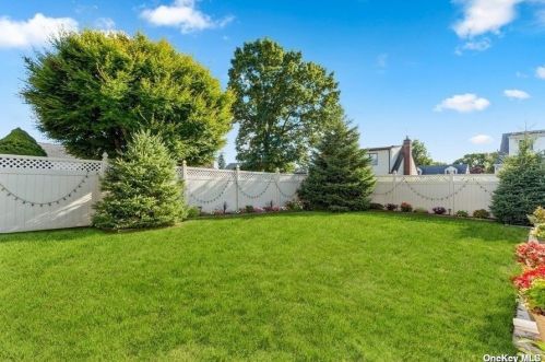 14 Lydia St, Valley Stream NY 11580-2714 exterior