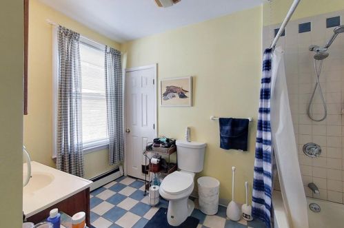 9 Lincoln St, Middletown RI 02840-2628 exterior