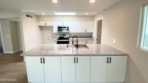 9125 Calle Cascada, Tucson, AZ 85715-5712