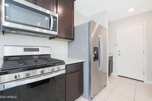 8029 Albeniz Pl, Phoenix AZ  85043 exterior