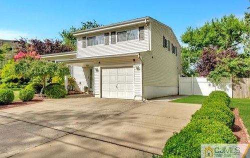 5 Margaret St, Old Bridge, NJ 08857-2511