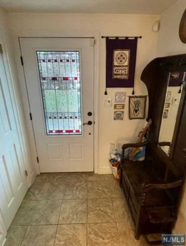 788 Stelton St, Teaneck, NJ 07666-5344