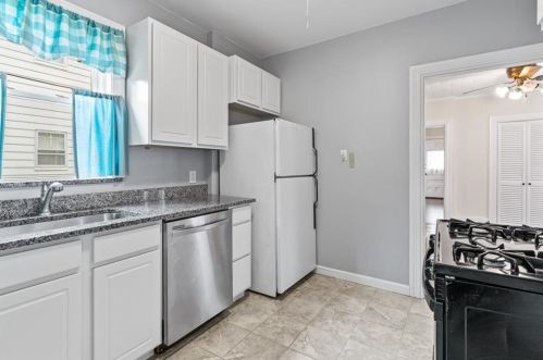 113 Oakland Ave, Providence RI 02908-3632 exterior