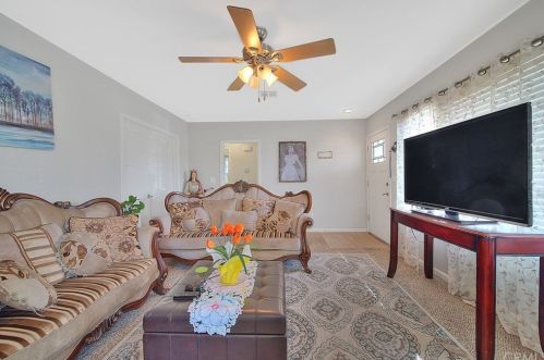 9045 Dalberg, Bellflower CA 90706-2005 exterior