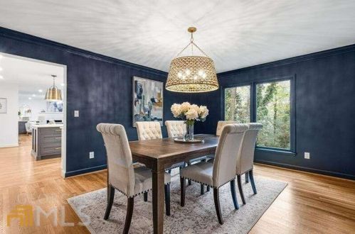 6160 Heards Creek Dr, Atlanta GA  30328-3635 exterior