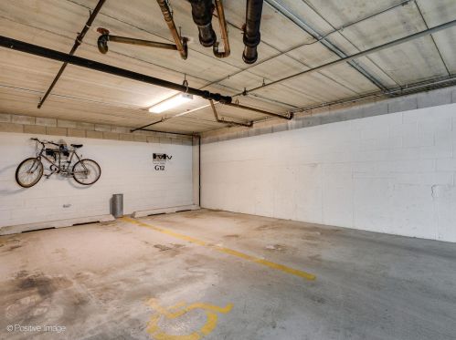 640 Barry Ave, Chicago IL  60657-5794 exterior