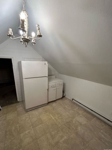 24 Simon St, Babylon NY  11702-2326 exterior