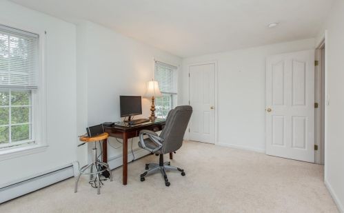 4 Devinne Dr, Concord NH 03301-5900 exterior