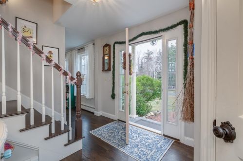 16 Shenandoah Dr, Concord NH  03301-7920 exterior