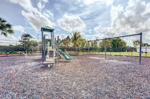 2544 Marshfield Ct, Fort Pierce FL 34953-4369 exterior