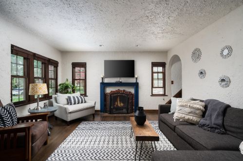 5741 Bay Ridge Ave, Milwaukee, WI 53217-4719