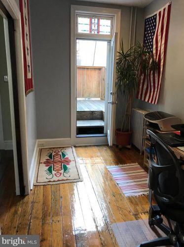 912 Catharine St, Philadelphia PA 19143-2624 exterior