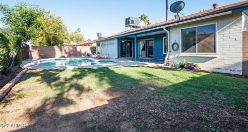 4026 Christy Dr, Phoenix AZ 85028-3108 exterior