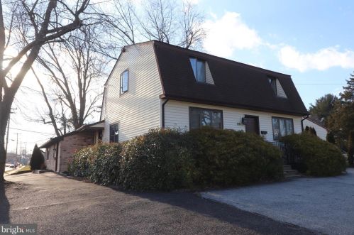 31 Station Ave, Somerdale, NJ 08083-1329