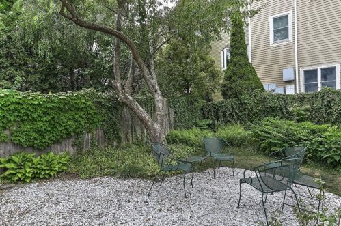 404 Lloyd Ave, Providence RI  02906-4217 exterior